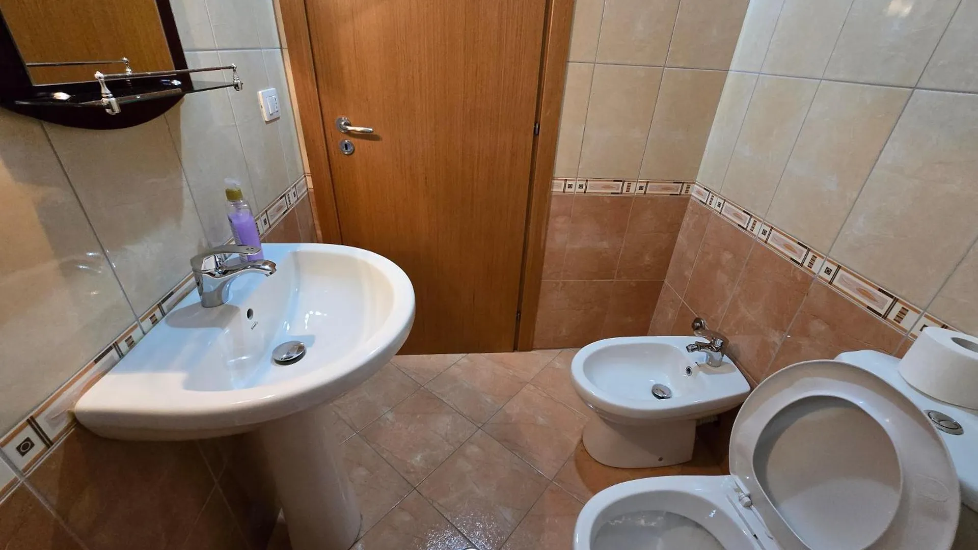 Modern , Quiet , Family Friendly & Fully Furnished Apartment Vlorë Albania